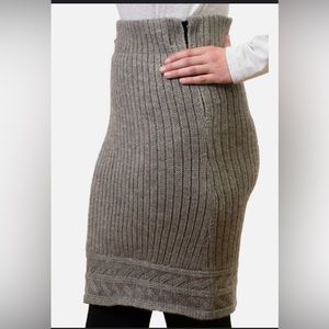 Everest Designs 100% Wool skirt new with tags